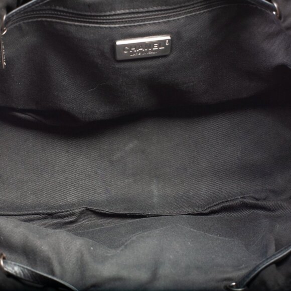 Authentic Chanel Matelasse Haraco Black Chain Shoulder Tote Bag - Picture 4 of 10